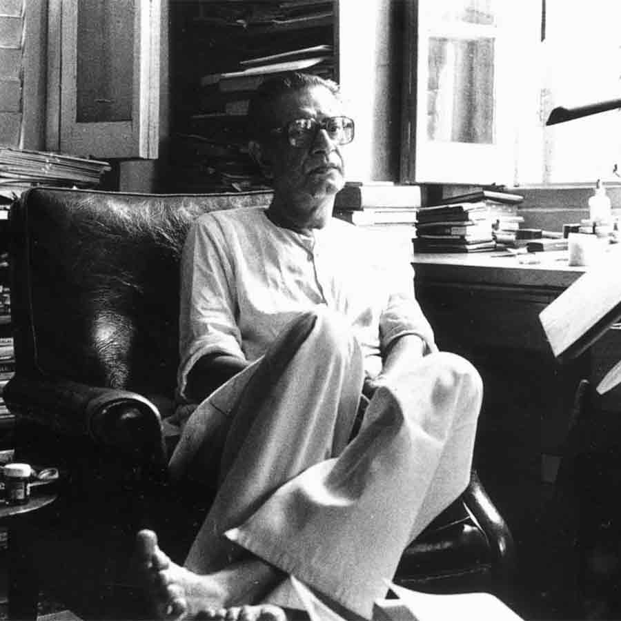 Review of a book on Satyajit ray edited by Chandak Sengupta