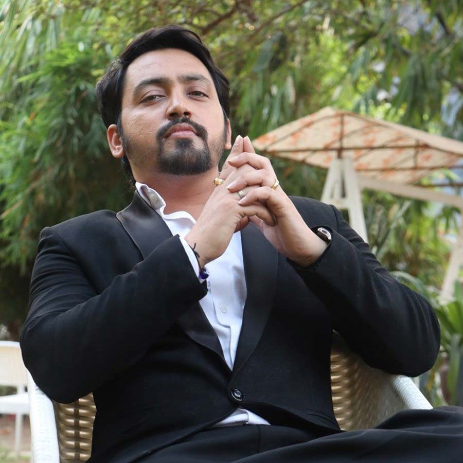 ললিতকে শেষ শ্রদ্ধা জানাতে সমাজমাধ্যমে পোস্ট করেছিলেন ‘ক্যায়সে মুঝে তুম মিল গয়ে’ ধারাবাহিকের অভিনেতা জীতেন্দ্র বোহারা। ললিতের মৃত্যুর নেপথ্যে অন্যতম কারণ আর্থিক অনটন সে কথা স্বীকার করেছেন টেলি অভিনেতাও।