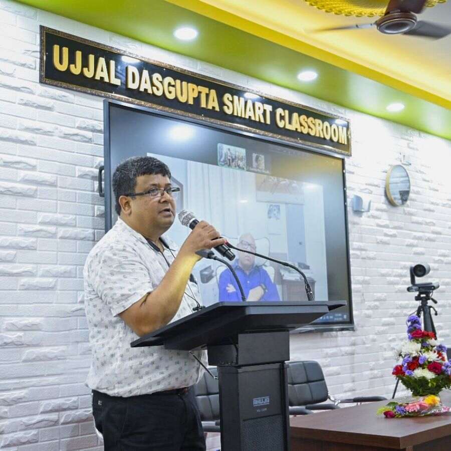 Kalyani's Pannalal Institution gets smart classroom boost with more than 40 lakh alumnus donation.