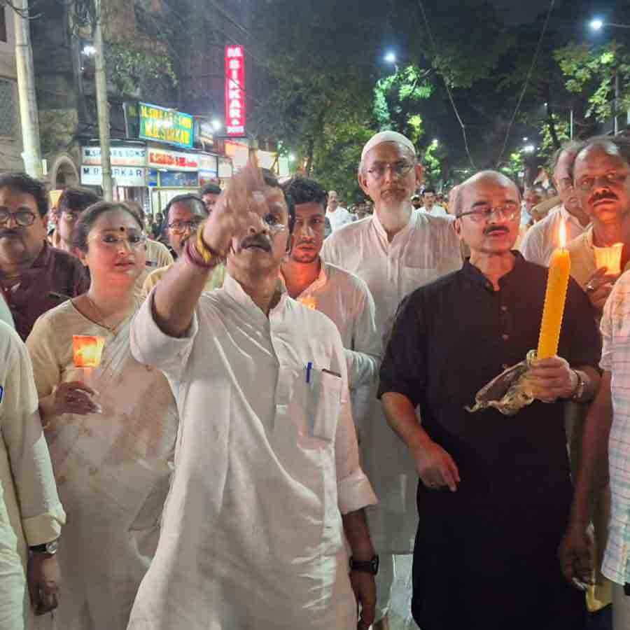কাশ্মীরের ঘটনার প্রতিবাদে  কলকাতায় প্রদেশ কংগ্রেসের মিছিল।