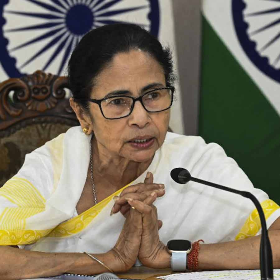 CM Mamata Banerjee announced monthly allowance for non-teaching staff who lost their jobs