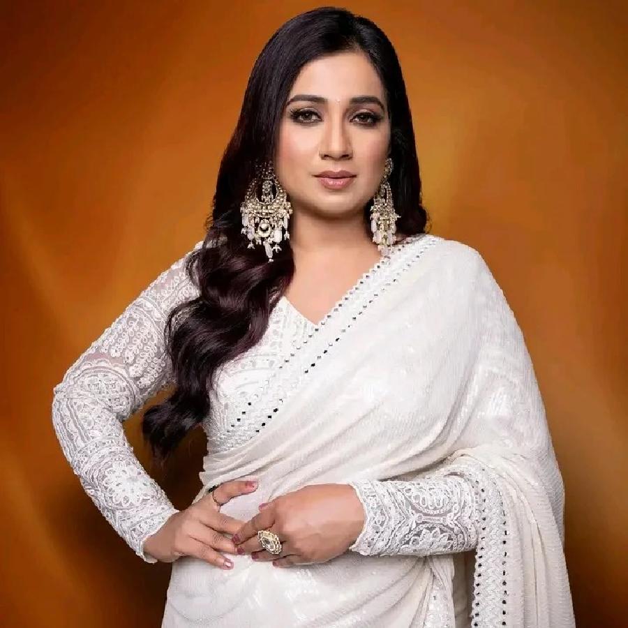 5 earrings perfect for round shaped faces like Shreya Ghoshal, fashion tips from singer