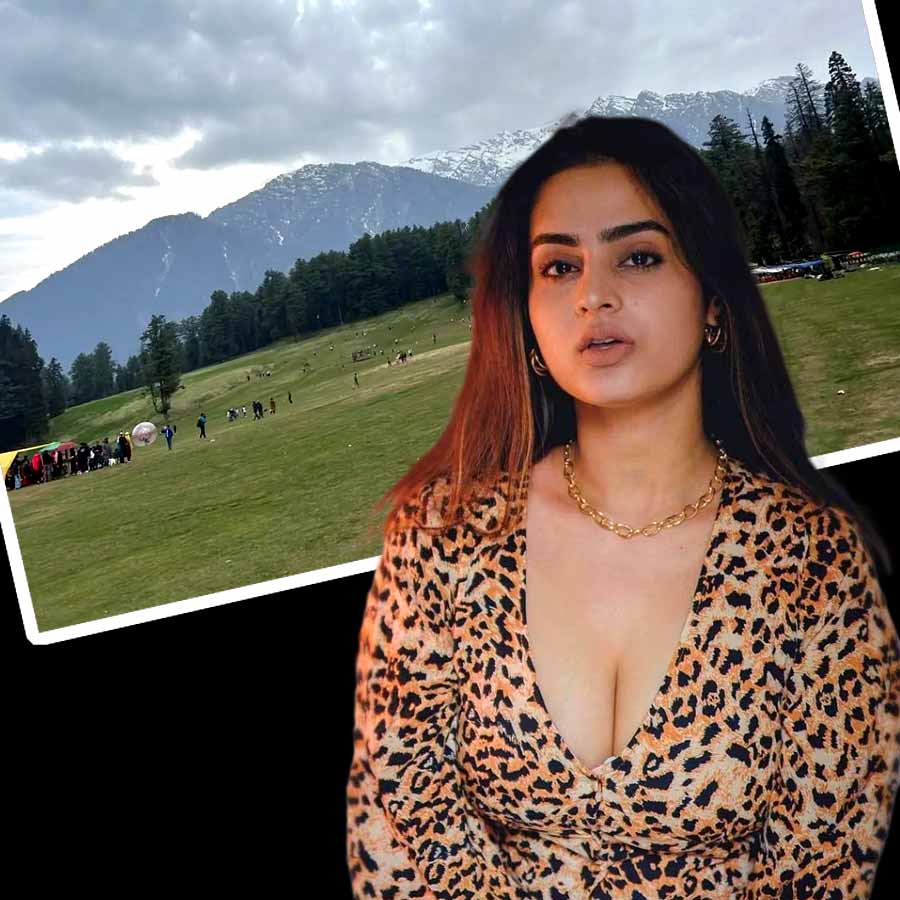 Ayesha Khan liked a post which claims that Indians are not welcome in Kashmir