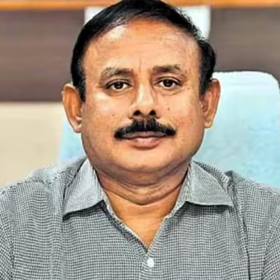 Huge amount of gold, money seized from Telangana engineer dgtl