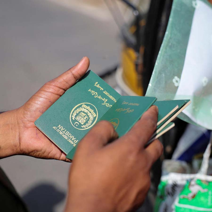 What happens if Pakistani citizens stay in India after their visa expires