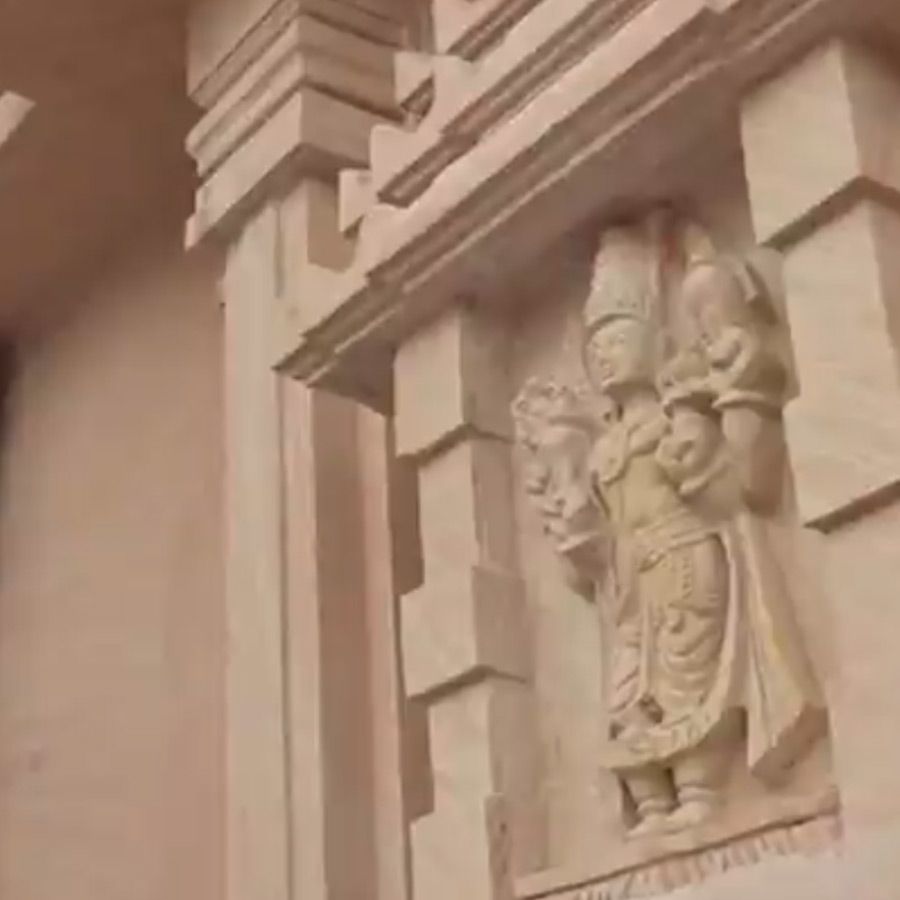 মন্দির কর্তৃপক্ষ সূত্রে খবর, অক্ষয় তৃতীয়ার দিন জগন্নাথ মন্দিরের আনুষ্ঠানিক উদ্বোধন হলেও, উপাচার শুরু হয়ে গিয়েছে কয়েক দিন আগে থেকেই। পুরীর মন্দিরের রাজেশ দয়িতাপতির নেতৃত্বে শুরু হয়েছে শান্তিযজ্ঞ। রয়েছেন ইসকনের সহ-সভাপতি রাধারমণ দাসও। ইসকনের বিভিন্ন শাখার অন্তত ৬০ জন ভক্তও মাঙ্গলিক কাজে হাত লাগিয়েছেন।