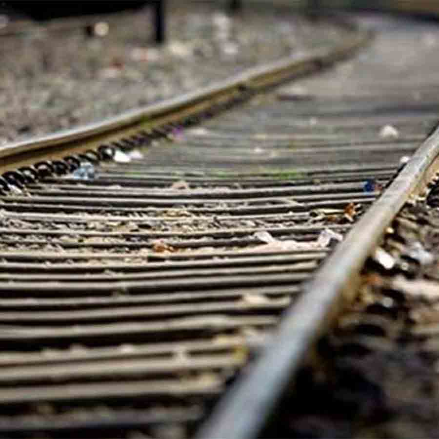 Protestants prevented Indian Railways authority to carry on with Railway extension work