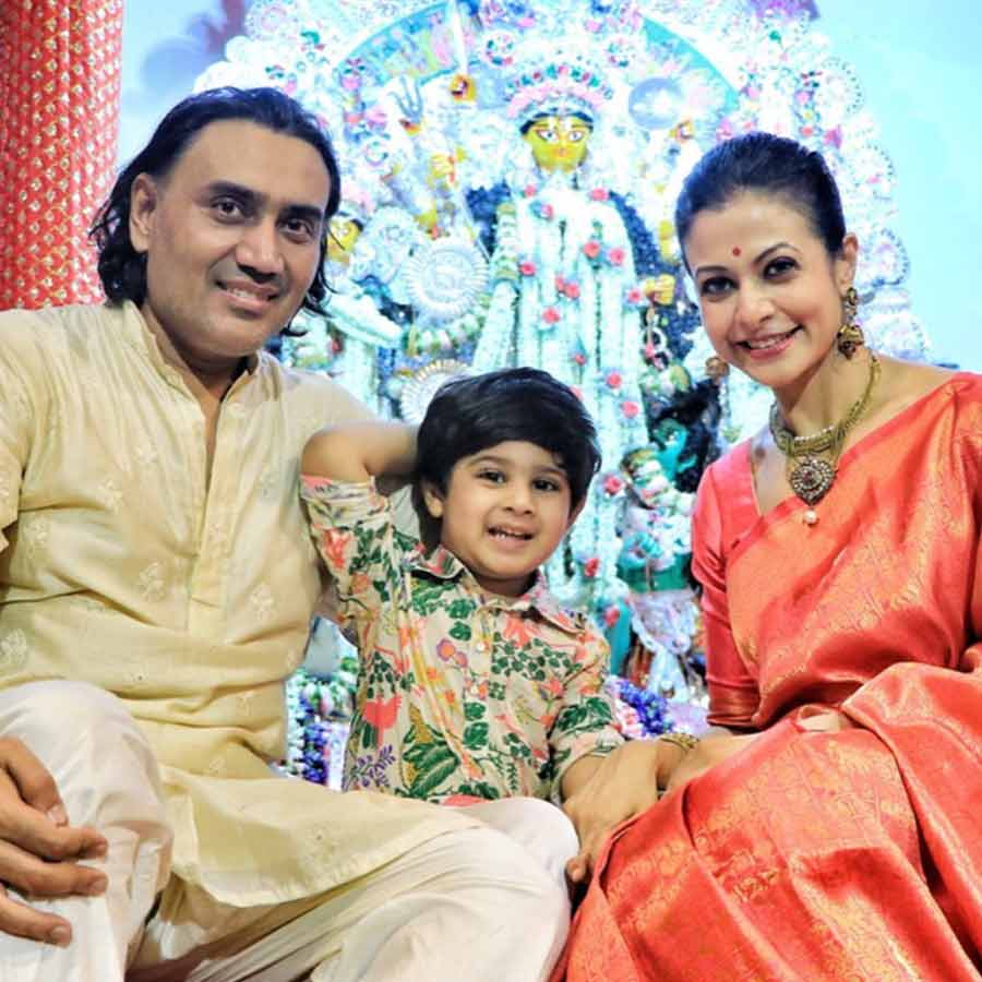 স্বামী নিসপাল সিংহ, ছেলে কবীরের সঙ্গে কোয়েল মল্লিক।
