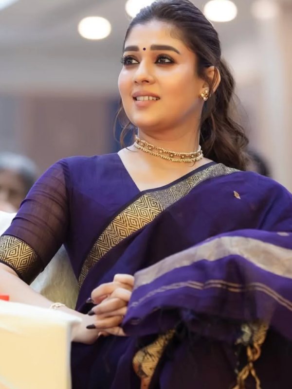 চান্দেরি কটন শাড়িতে সুতির সঙ্গে মিশিয়ে দেওয়া হয় রেশম সুতোও। ছবিতে চান্দেরি কটন শাড়িতে দক্ষিণী অভিনেত্রী নয়নতারা।