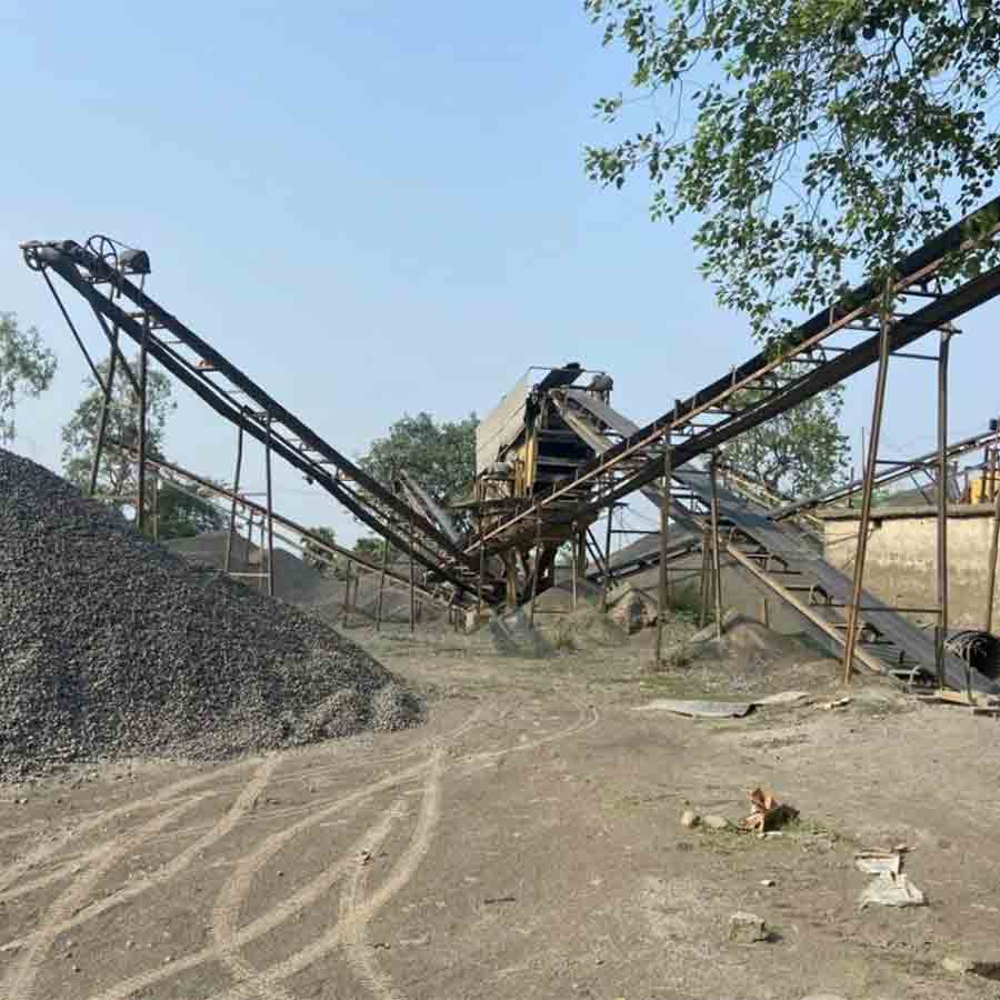 ব্যবসায়ী খুনের প্রতিবাদে শালবাদরায় বন্ধ পাথর ব্যবসা।