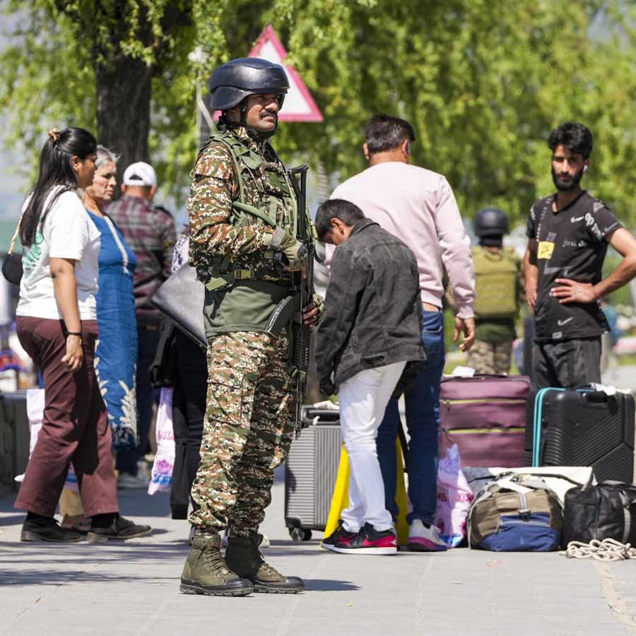 Many tourist destinations in Kashmir closed down after Pahalgam attack, army operations going on dgtl