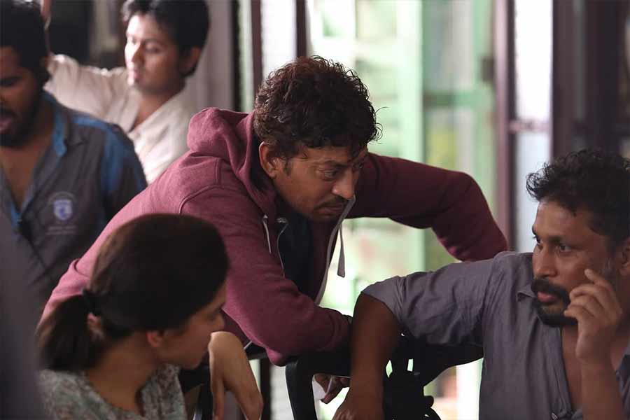 সেটে আলোচনায় দীপিকা-ইরফান-সুজিত।