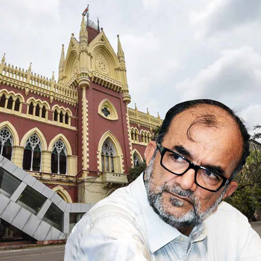 Calcutta High Court files suo moto case on protest incident against Bikash Ranjan Bhattacharya and other lawyers dgtl
