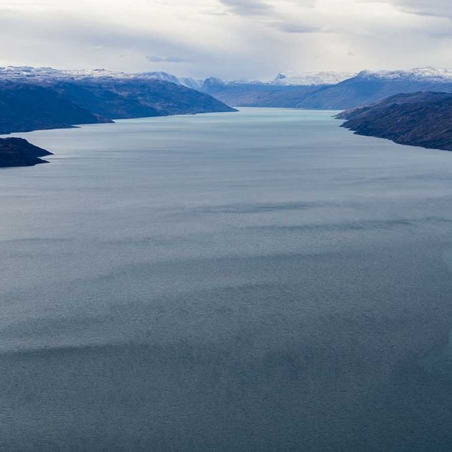 ব্রিটেন এবং সুইডেনের বিজ্ঞানীরা কানাডা এবং গ্রিনল্যান্ডের মধ্যবর্তী অঞ্চল দিয়ে সমুদ্রগর্ভে গবেষণা করতে শুরু করেছিলেন। স্যাটেলাইট থেকে সংগৃহীত মাধ্যাকর্ষণজনিত তথ্য এবং জাহাজ থেকে পাওয়া ‘সিসমিক রিডিং’-এর সাহায্যে এই ক্ষুদ্র মহাদেশের সন্ধান পাওয়া গিয়েছে।