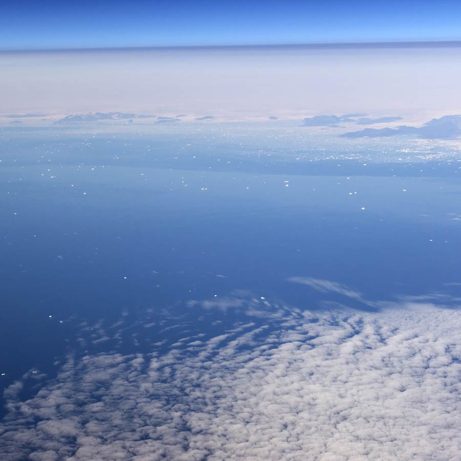 বর্তমানে অবশ্য এই ক্ষুদ্র মহাদেশটি স্থিতিশীল অবস্থায় রয়েছে। কোনও বড় ধরনের ভূমিকম্প অথবা প্লেটের ন্যূনতম চলাচল লক্ষ করা যায়নি এই অঞ্চলে। প্রায় পাঁচ কোটি বছর আগে উত্তর আমেরিকার প্লেটটি ভেঙে যাওয়া শুরু হয়। তার পর অবশ্য এই প্রক্রিয়াটি বন্ধ হয়ে যায় এবং এই অঞ্চলে একটি নতুন চ্যুতি তৈরি হয় যা ডেভিস প্রণালীতে ফাটল ধরানো বন্ধ করিয়ে দেয়।