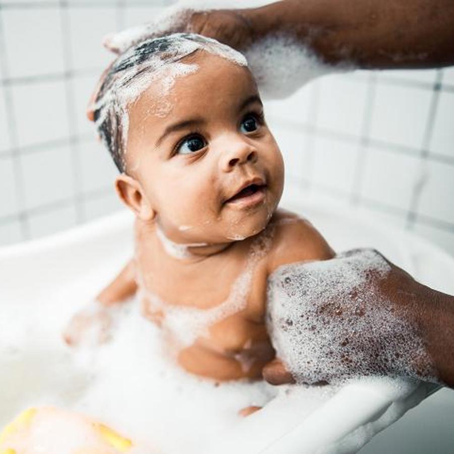 How to bathe your baby cool and comfortable ways during extreme heat