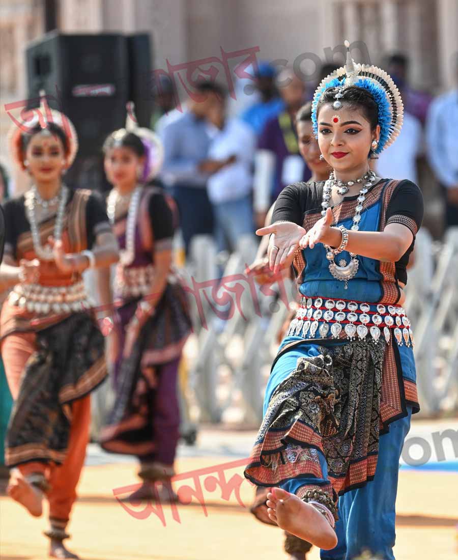 জগন্নাথ মন্দিরের উদ্বোধন উপলক্ষে চাঁদের হাট বসেছিল দিঘায়। দিঘায় পৌঁছে গিয়েছিলেন প্রসেনজিৎ চট্টোপাধ্যায়, নচিকেতা চক্রবর্তী, ডোনা গঙ্গোপাধ্যায়, রচনা বন্দ্যোপাধ্যায়, দেব, জিৎ গঙ্গোপাধ্যায়, রূপঙ্কর বাগচী, সায়ন্তিকা বন্দ্যোপাধ্যায়, জুন মালিয়া, সৃজিত মুখোপাধ্যায়, শ্রীকান্ত মোহতা, অরিন্দম শীল, লাভলি মৈত্র, অদিতি মুন্সী, দিগন্ত বাগচী-সহ বাংলা বিনোদন দুনিয়ার খ্যাতনামী ব্যক্তিত্বেরা। মন্দির উদ্বোধনের দিন যাতে কোনও সমস্যা না হয় তার জন্য আমন্ত্রিতদের মুঠোফোন ব্যবহার নিষিদ্ধ করা হয়েছিল।