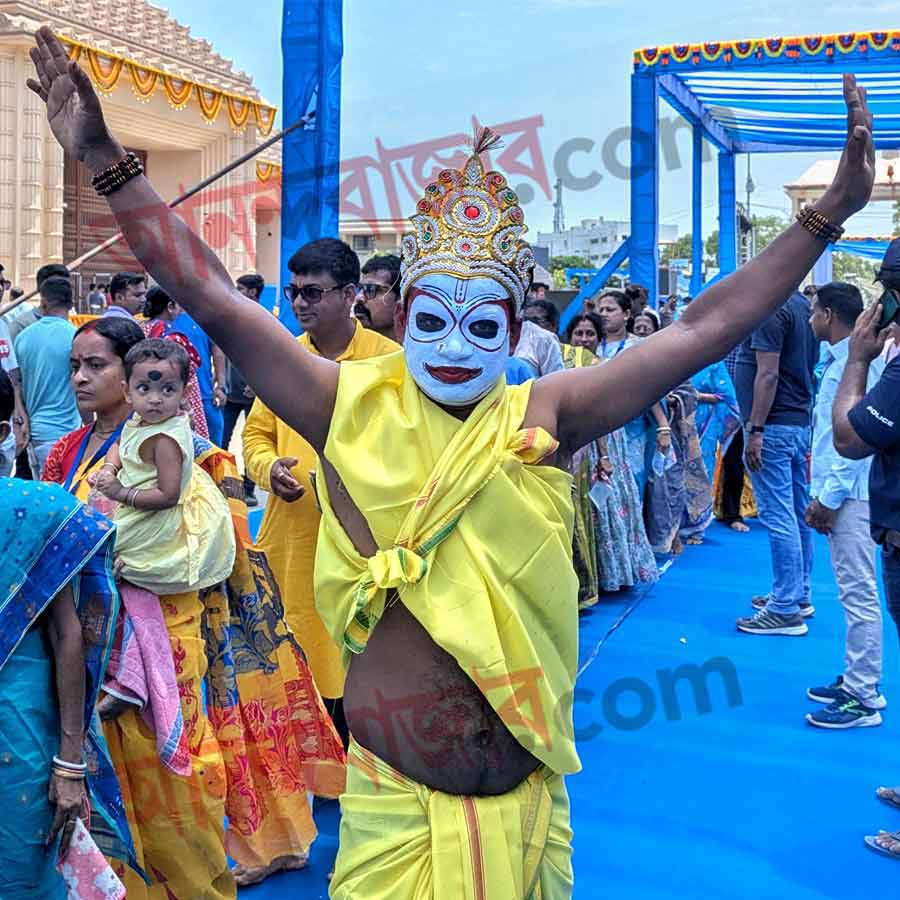 এই মন্দির নির্মাণে ব্যবহৃত হয়েছে রাজস্থানের বংশীপাহাড়পুরের বেলেপাথর। রাজস্থান এবং ওড়িশার প্রায় ৪০০ শ্রমিক জগন্নাথদেবের মন্দিরটি নির্মাণ করেছেন। তবে পুরীর মন্দিরে মূল বিগ্রহটি নিমকাঠের হলেও, দিঘার জগন্নাথ মন্দিরে পূজিত হবে পাথরের মূর্তি। কাঠের মূর্তি এখানেও থাকছে, যা রথে চড়ে মাসির বাড়িতে যাবে।