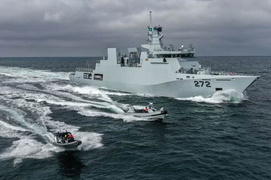 Pakistan Navy deploys Warships in Arabian Sea amid rising tensions with India