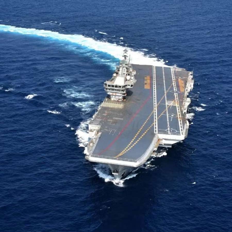 Pakistan Navy deploys Warships in Arabian Sea amid rising tensions with India