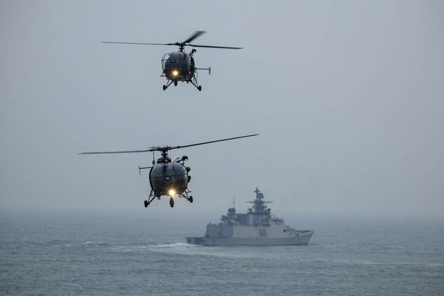 Pakistan Navy deploys Warships in Arabian Sea amid rising tensions with India 