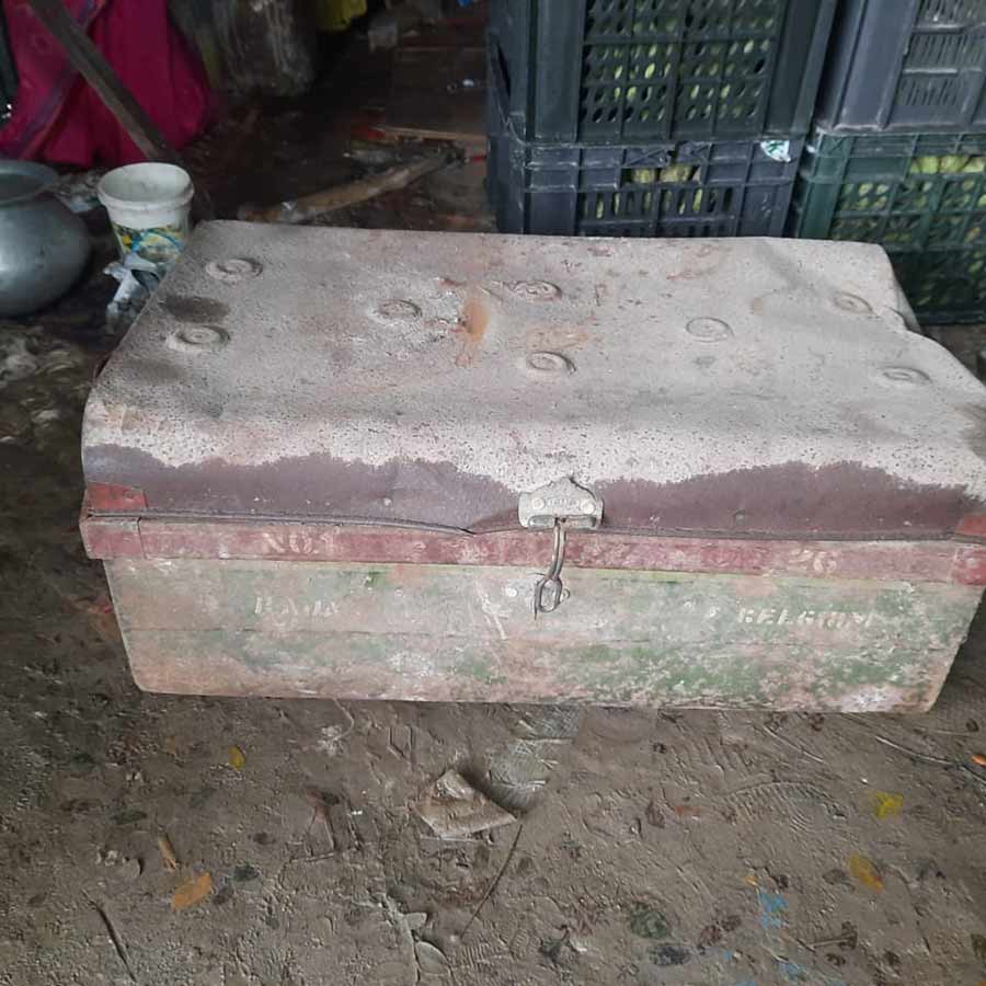 Kalna Police rescued a boy who was trapped in a tin box dgtld