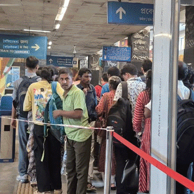 প্রান্তিক স্টেশন শহিদ ক্ষুদিরামে আরাম অতীত! এখন শুধু পথের ক্লান্তি, দুর্ভোগ সঙ্গী নিত্যযাত্রীর, খোঁজ নিল আনন্দবাজার ডট কম