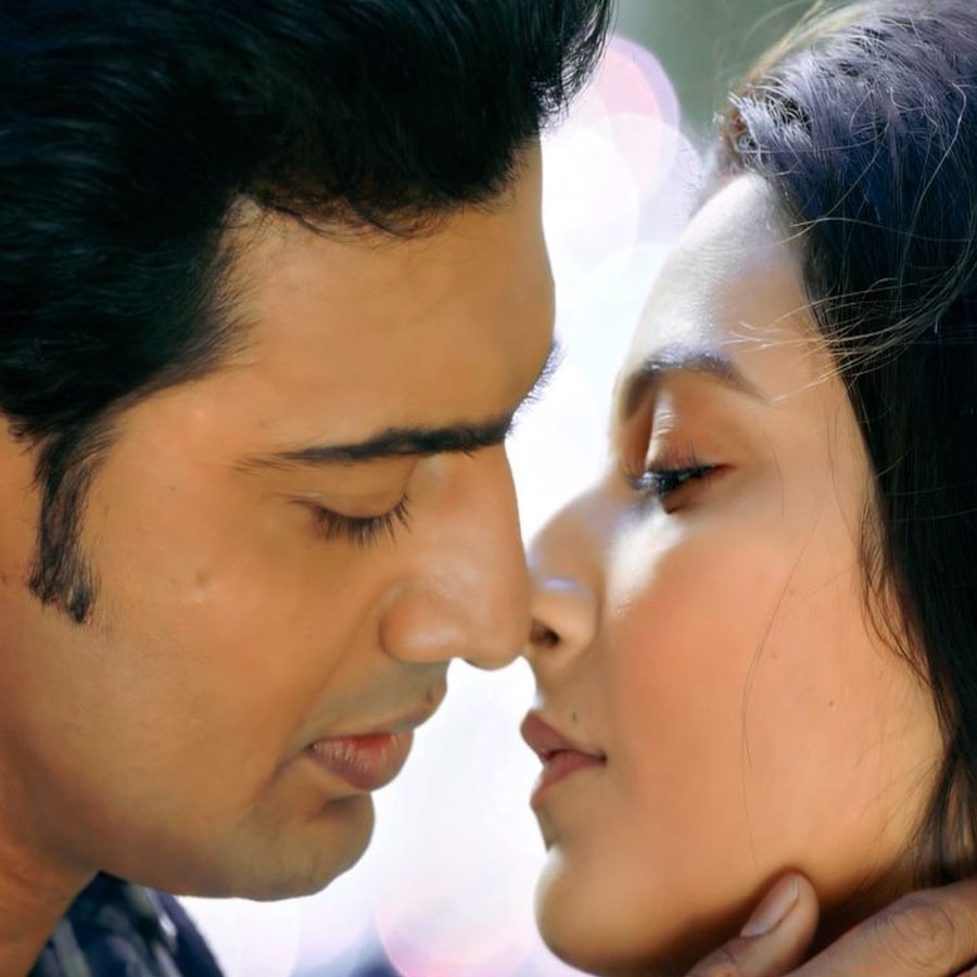 Is There Any Kissing Scene Of Dev And Subhashree Ganguly In Dhumketu dgtl