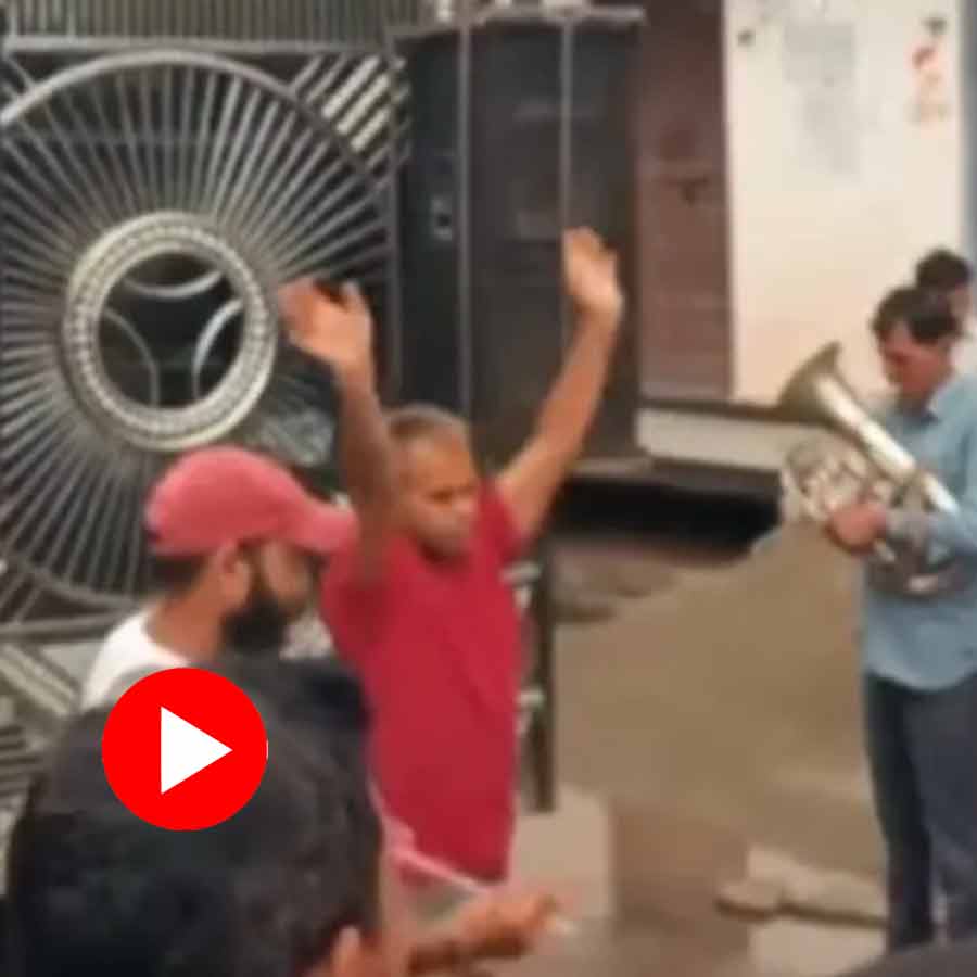 Video shows middle aged man dancing in Friend’s Funeral in Madhya Pradesh