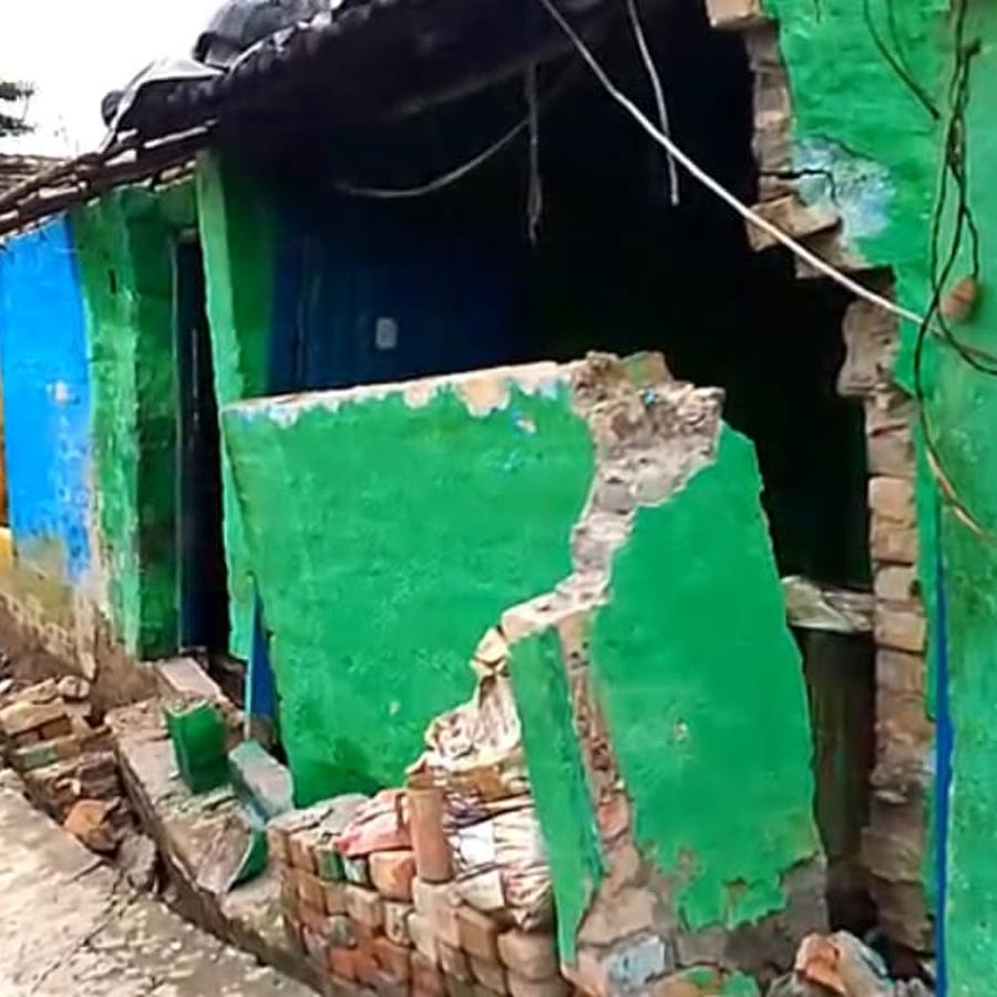 Landslip at Shalimar due to heavy rainfall, several houses collapsed dgtld