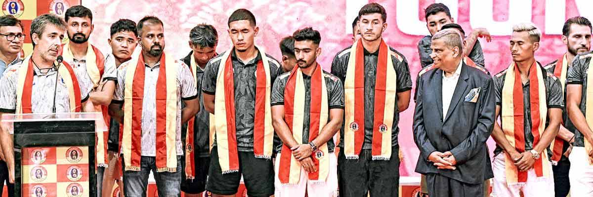 পরিবর্তন: ইস্টবেঙ্গলকে চ্যাম্পিয়ন করার বার্তা অস্কারের। রয়েছেন বাকি ফুটবলাররাও।