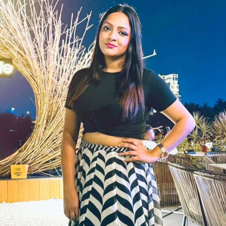 বাংলাদেশি সন্দেহে ধৃত মডেল শান্তা পাল।