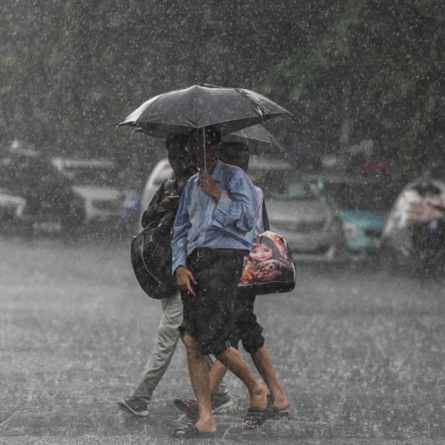 Heavy to very heavy rainfall likely over North Bengal light to moderate rainfall in South Bengal dgtl