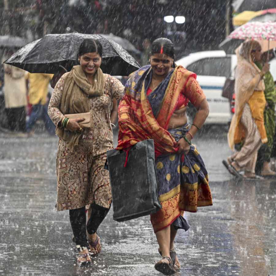 Low pressure and cyclonic circulation, thunderstorm and lightning to occur in several places including Kolkata, heavy rain in few districts dgtl