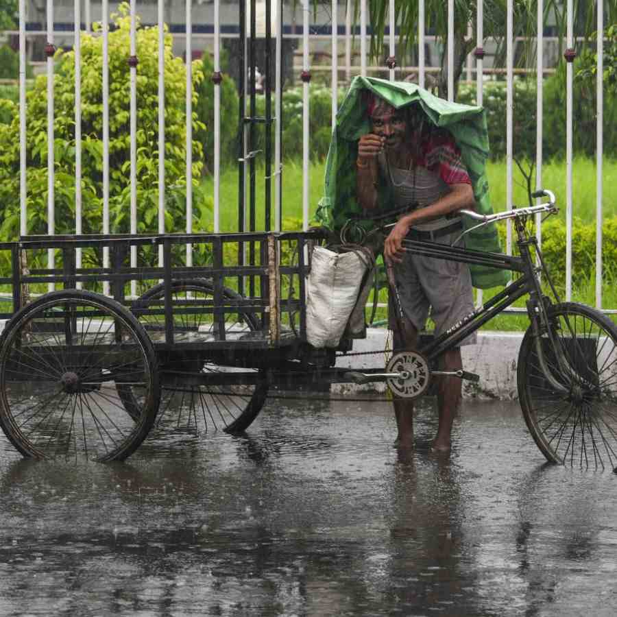 Thunderstorm and gusty wind in several districts of Bengal including Kolkata, heavy rain in five districts dgtl