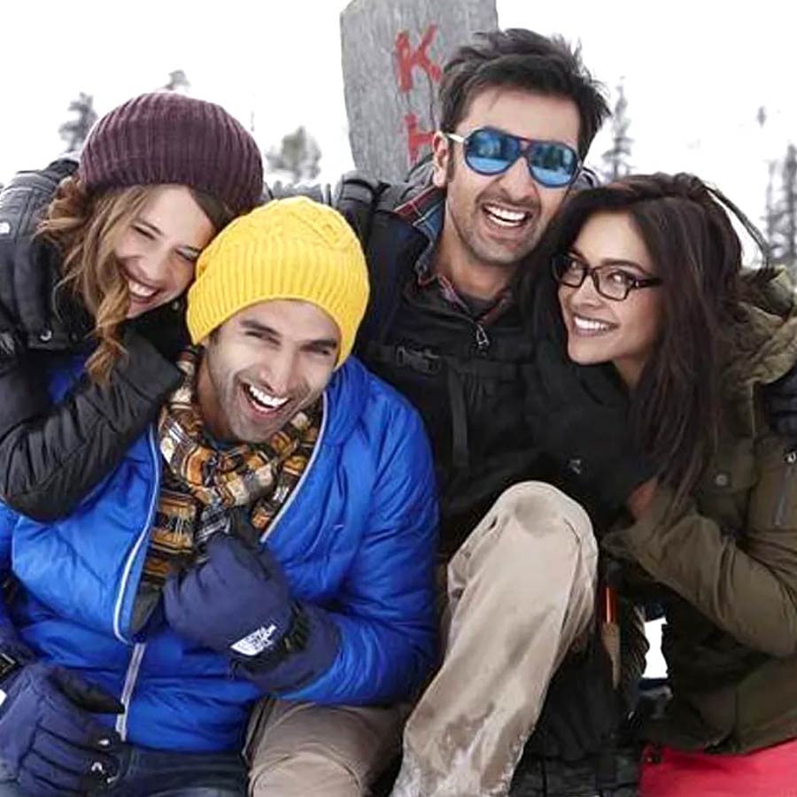 ‘ইয়ে জওয়ানি হ্যায় দিওয়ানি’ ছবিতে চার বন্ধু।