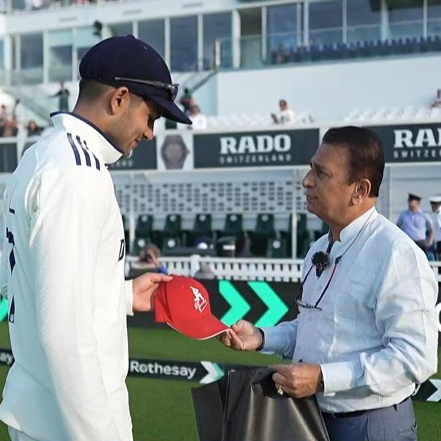 Sunil Gavaskar gives special gift to Shubman Gill dgtl