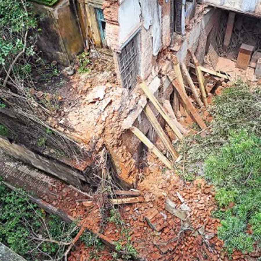 A dilapidated house of Manicktala collapsed