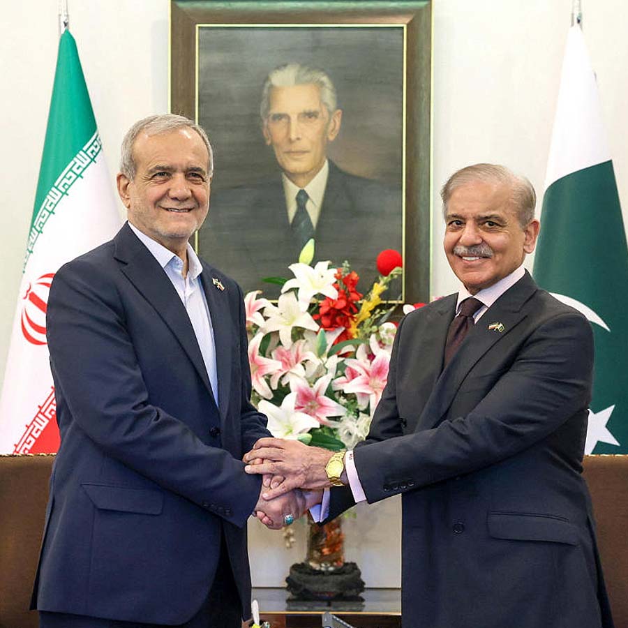 Pakistan and Iran set eight billion US dollar trade target to boost bilateral cooperation dgtl