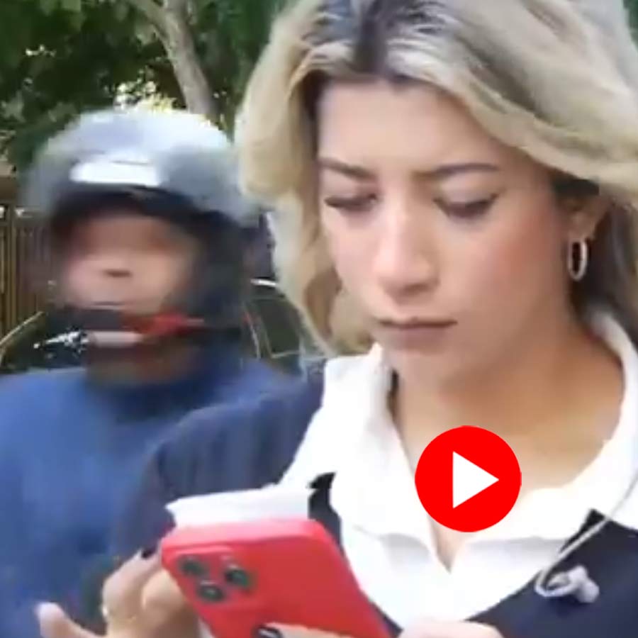 Video of motor cyclist snatching phone from journalist in Brazil Rio de Janeiro goes viral dgtl