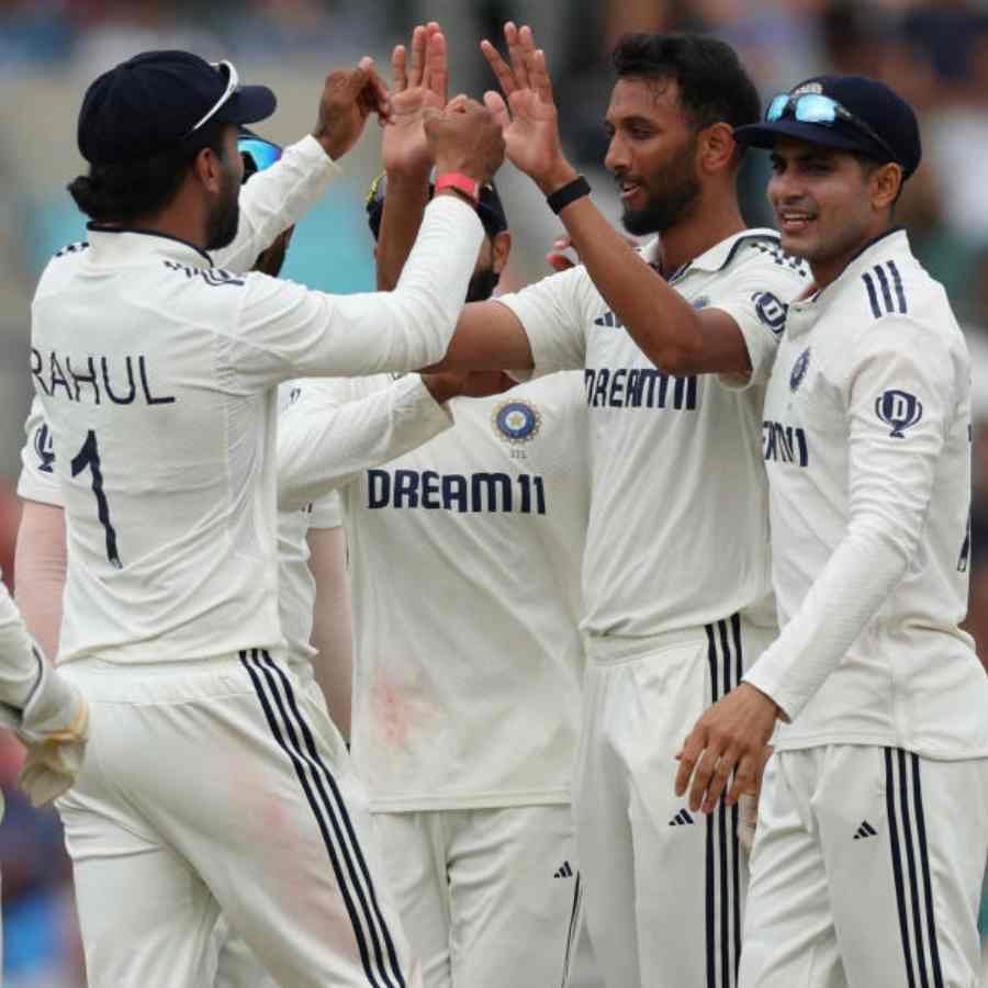 রুটকে আউট করে উল্লাস ভারতীয় ক্রিকেটারদের।