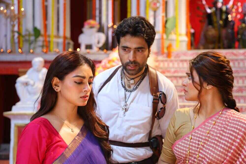 সেটে বিবৃতি, আবীর, প্রিয়াঙ্কা।