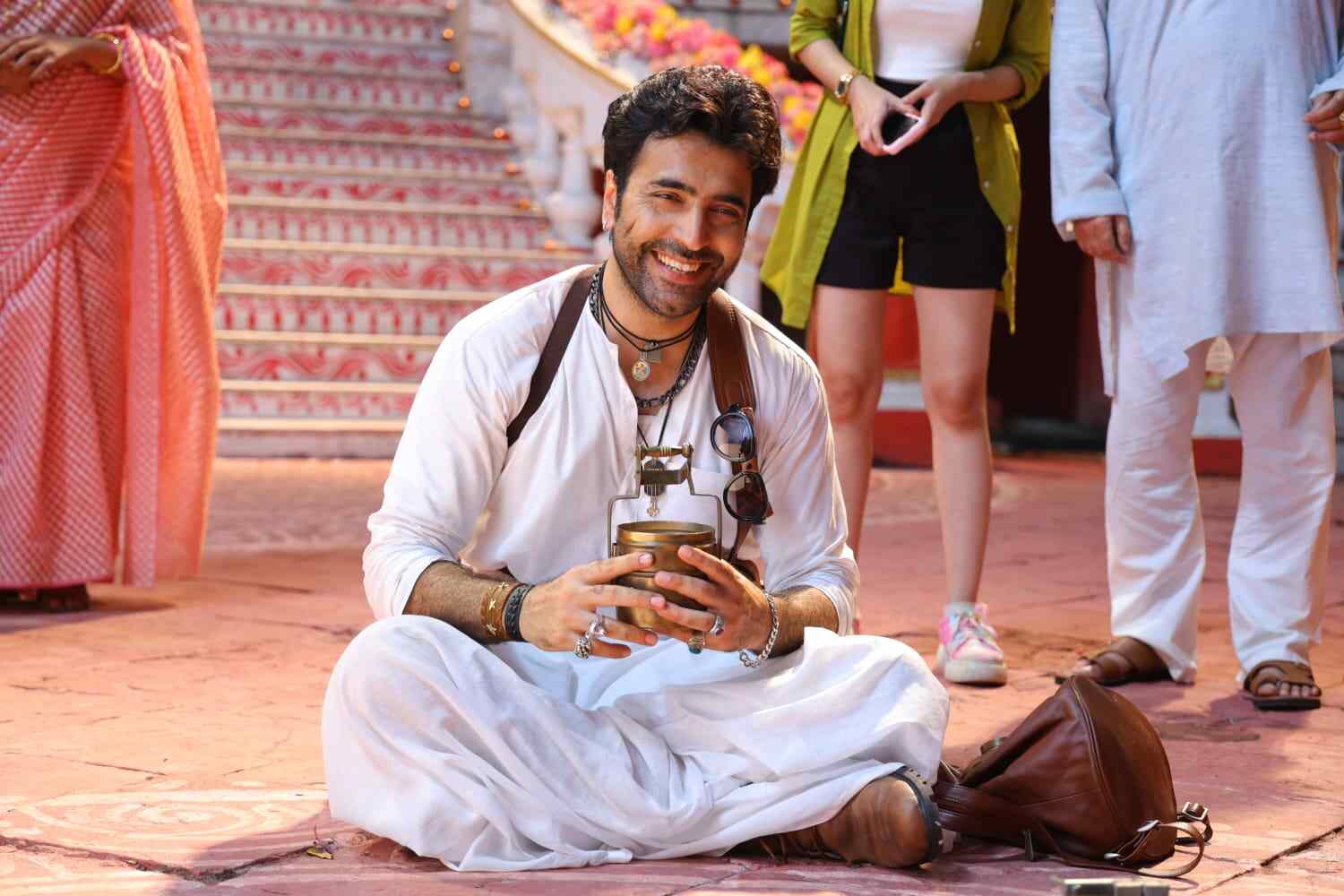 শুটিংয়ে ‘পুরুত’ আবীর চট্টোপাধ্যায়।