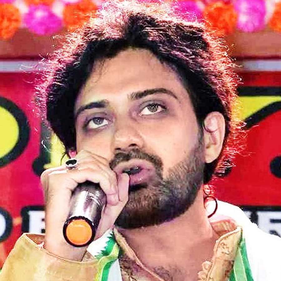 Complaints arise after police have yet to arrest the BJP youth leader accused of harassing several passengers in Durgapur on suspicion of being a cow smuggler