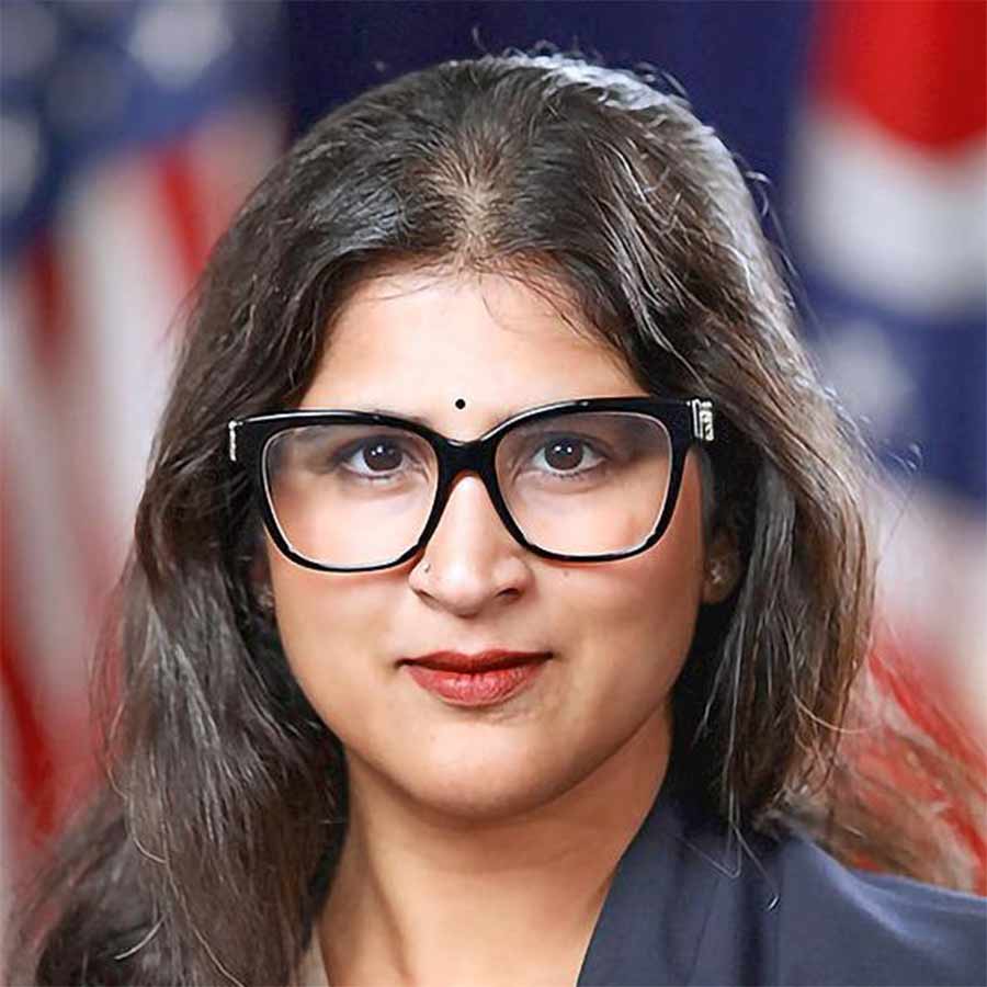 Mathura Sridharan was trolled in social media for putting bindi like Indian Women