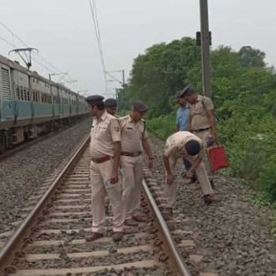 Rajdhani Express Halts At Garbeta