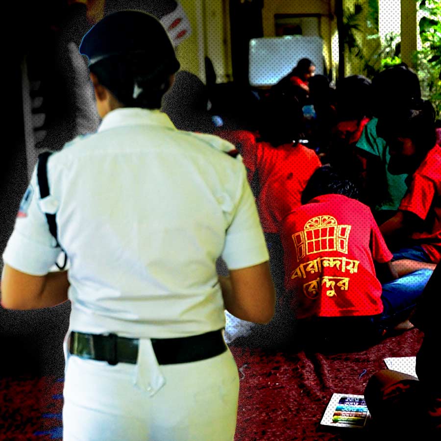Howrah Women City Police Runs a School for Street Children Named Barandaye Roddur dgtl