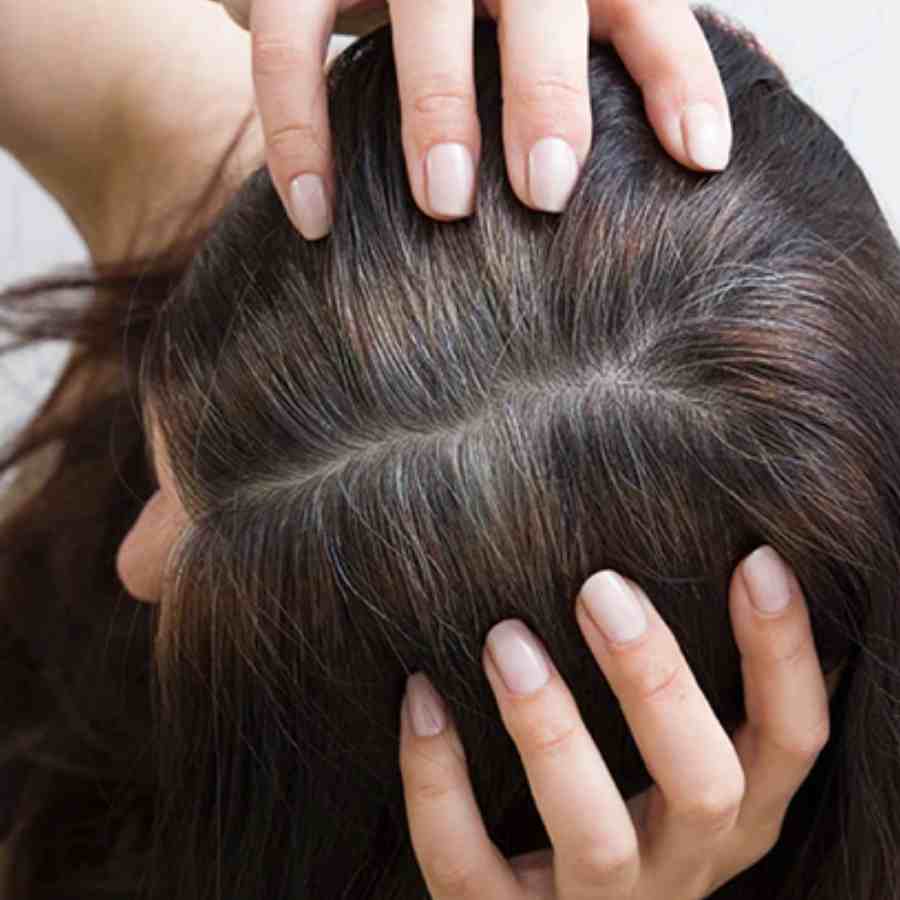 These 5 ingredients you can mix in your hair oil to get thick black hair