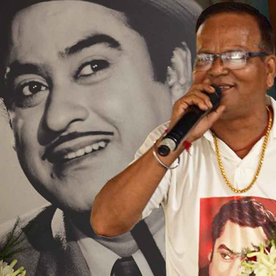 On Kishore Kumar's Birthday a Kolkata-based tea stall owner sings Kishore da’s song with his melodious voice dgtl