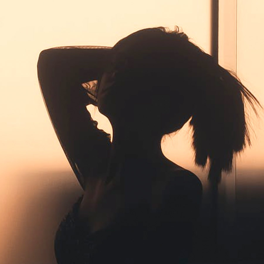 Famous actress who became an escort died at 34 without money, body carried on handcart dgtl